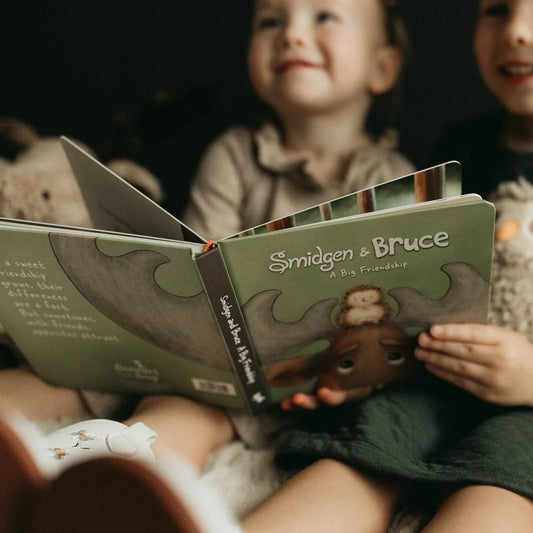 SMIDGEN AND BRUCE A BIG FRIENDSHIP - BOARD BOOK