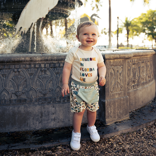 Someone in FL Loves Me Florida Baby Gift Cotton Onesie: 0-3M