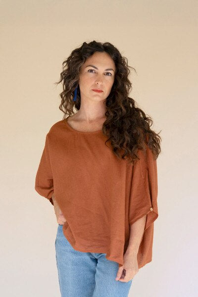 Short-Sleeve Blouse with Button Detail on Sleeves / Cinnamon