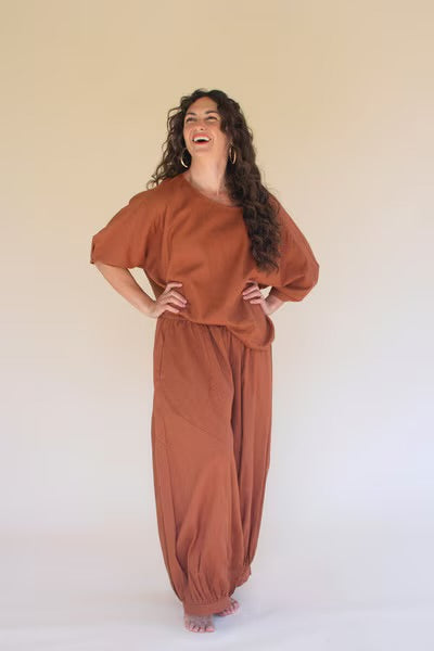 Short-Sleeve Blouse with Button Detail on Sleeves / Cinnamon
